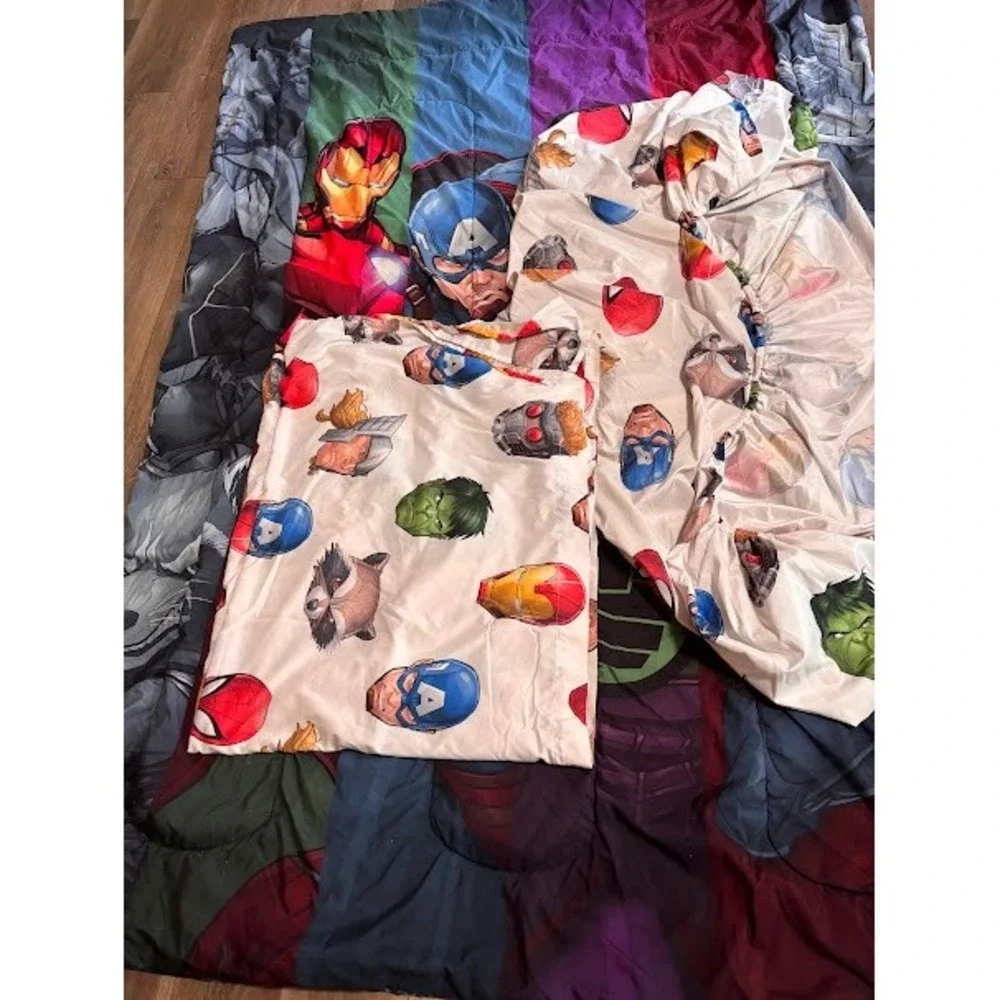 Marvel Avengers Twin Bedding Set Comforter Fitted Sheet Pillowcase Multicolor